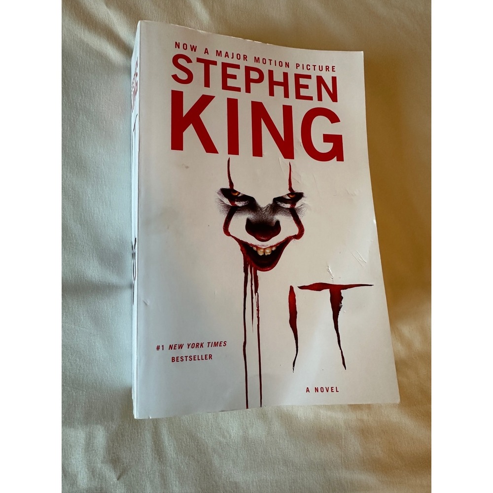 Stephen‎ King IT Paperback Novel Movie Tie-In Edition Pennywise Horror Book